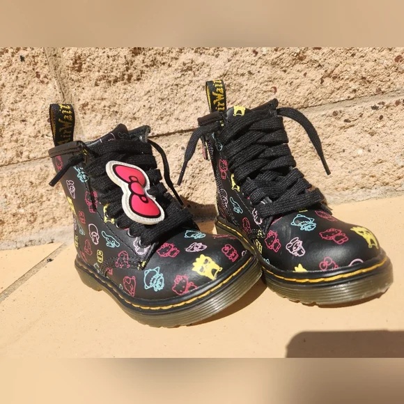 Dr. Martens Hello Kitty Boots Girls TODDLERS - Picture 3 of 8
